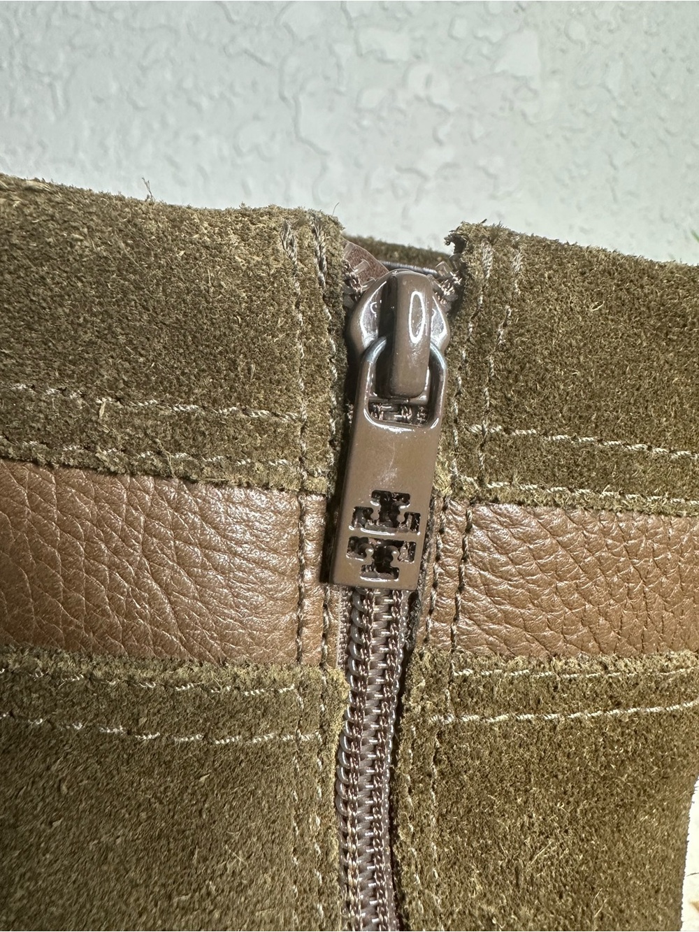Tory Burch olive green suede wood wedge ankle boot with gold TT accent. Size 8.5 - Picture 13 of 15